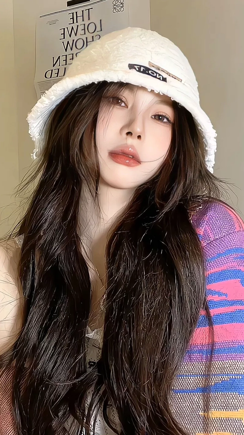 Cô gái xinh đẹp theo phong cách tomboy cá tính mạnh mẽ