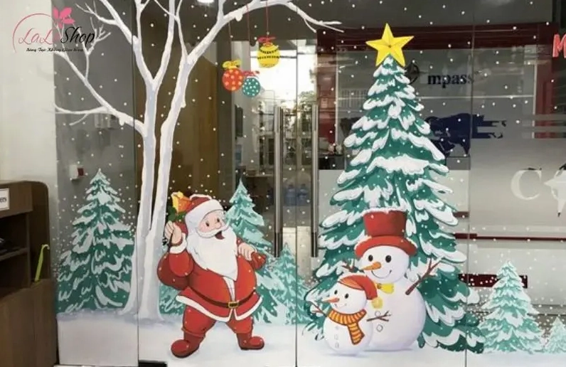 Cửa kính được dán decal hình người tuyết và bông tuyết
