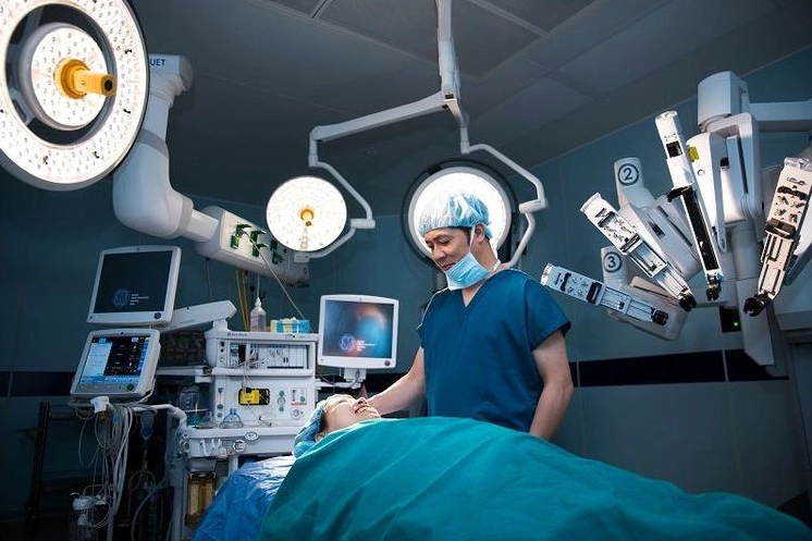 Phòng phẫu thuật hiện đại nơi thực hiện các ca mổ phức tạp