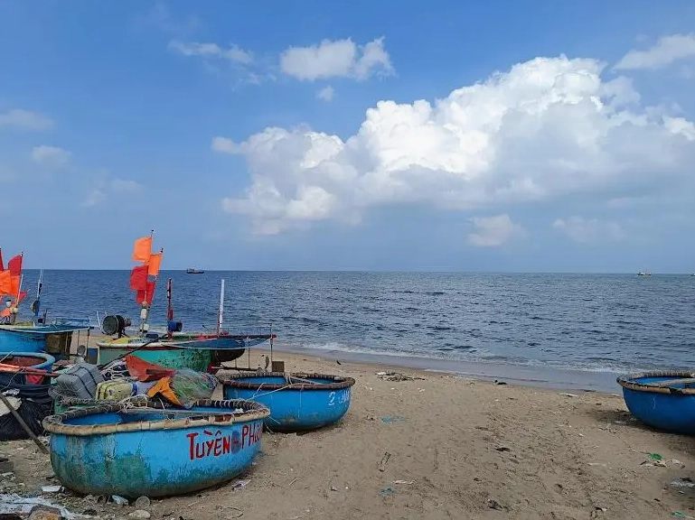 Phước Hải, bãi biển gắn liền với cuộc sống người dân địa phương