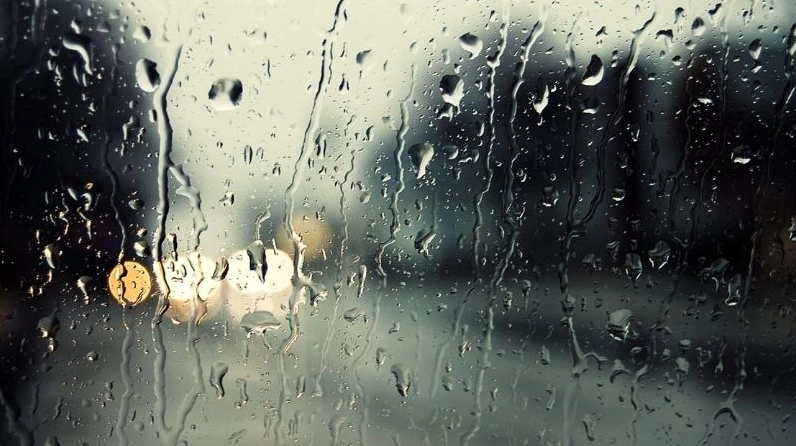 Quần áo được phơi trong nhà vào ngày trời nồm, một giải pháp tình thế để tránh bị ẩm thêm.