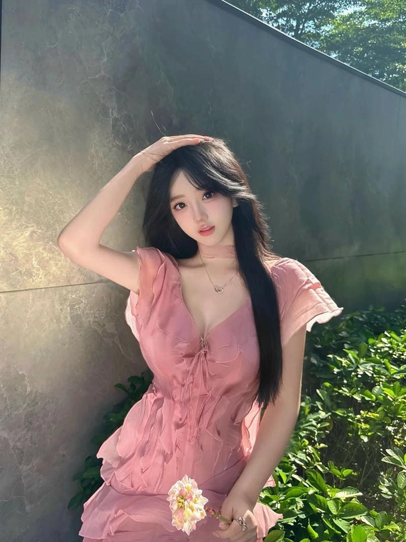 Tải ảnh gái xinh mặc đồ pinky với vẻ đẹp ngọt ngào làm say đắm lòng người.