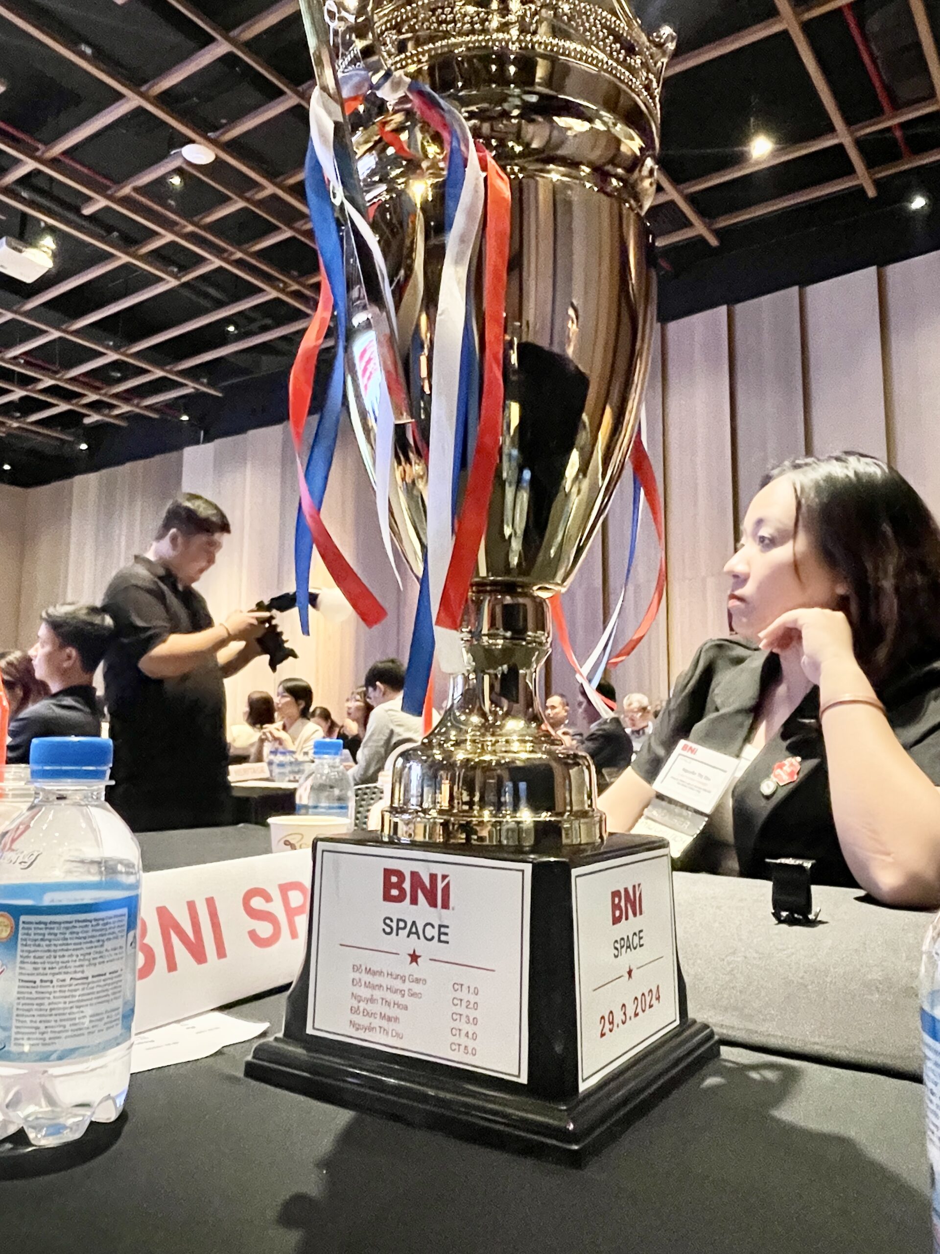 Chiếc cúp BNI SPACE – Biểu tượng hành trình 5 thế hệ lãnh đạo Chapter